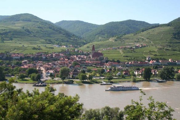 Blick auf Weißenkirchen und die Donau